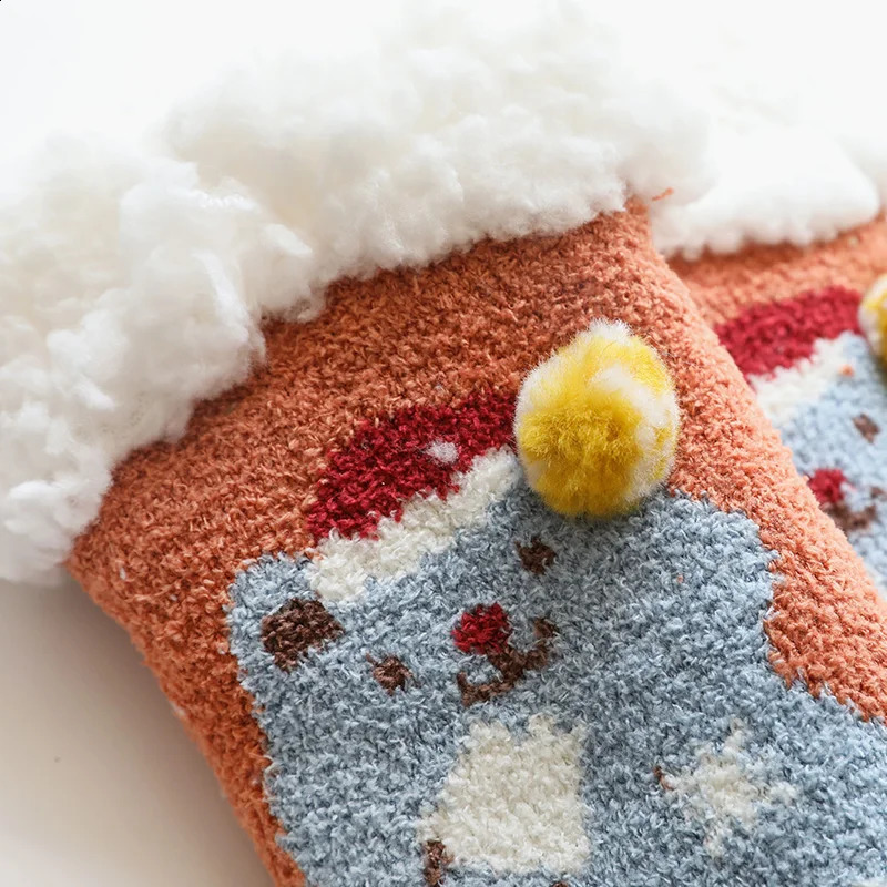 Childrens Non slip Cashmere Christmas Socks for Boys and Girls Winter Thick Cartoon Animal Parents Childrens Socks 241118
