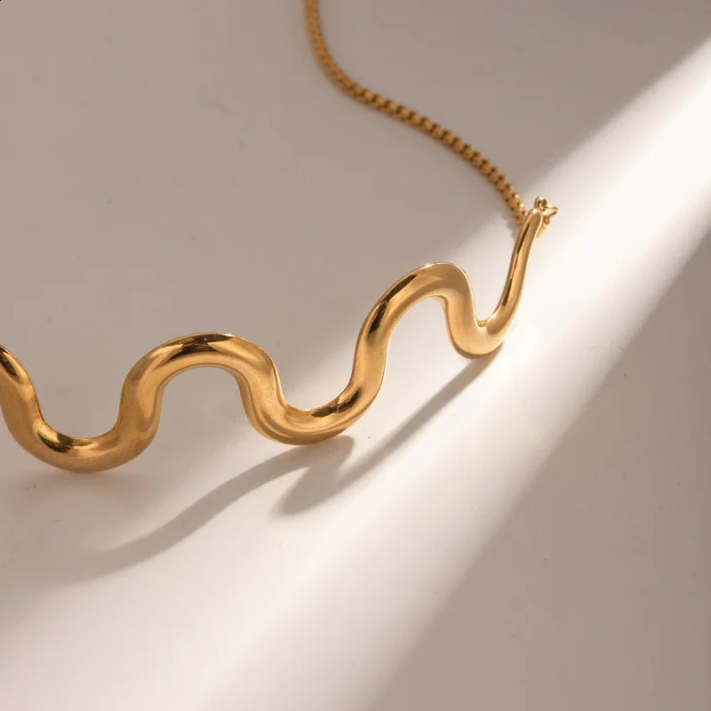 Elegant and personalized high-end 18K gold-plated stainless steel wavy pull-out necklace decoration wholesale 241118