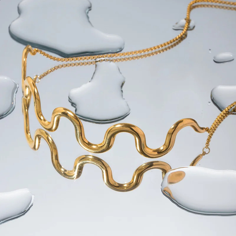 Elegant and personalized high-end 18K gold-plated stainless steel wavy pull-out necklace decoration wholesale 241118