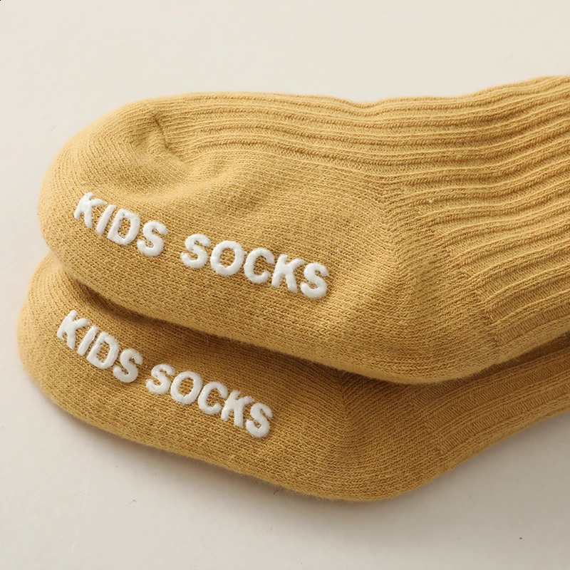 borns winter anti slip long socks with printing for young children girls boys and children Years warm knitted knee high socks 241118