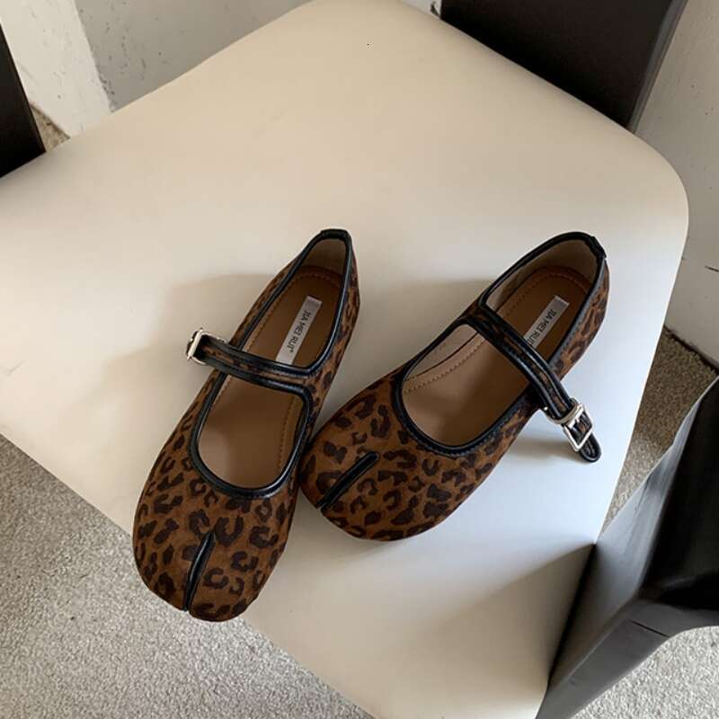 Bailamos Brand Split Toe Flat Shoes Women Casual Loafer Soft Moccasin Fashion Tabi Ninja Mary Jane single shoes Female Muj