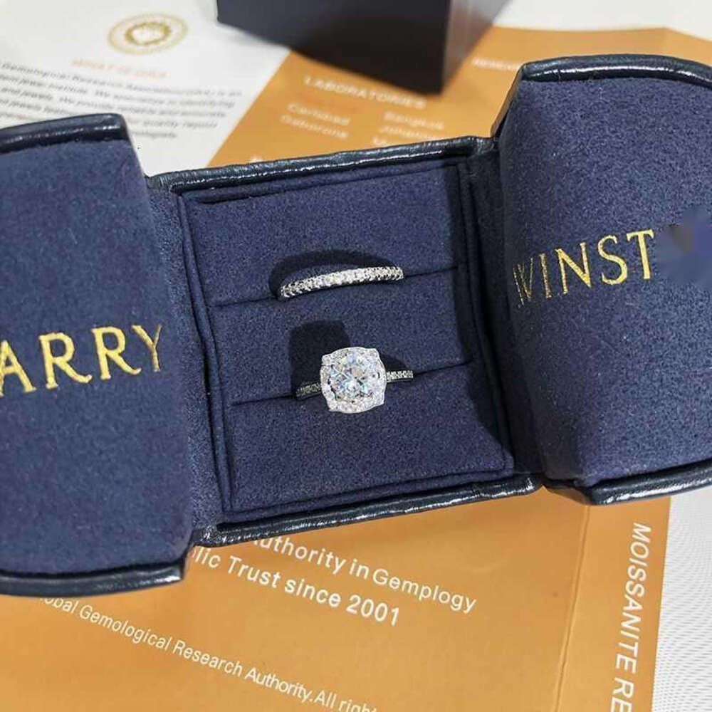 With Side Stones Harry W Designer Luxury Fashion Women Original Quality Cluster Rings Designer Ring Harry W Luxury Top Closed Door Square Diamond Clash Alloy S24792