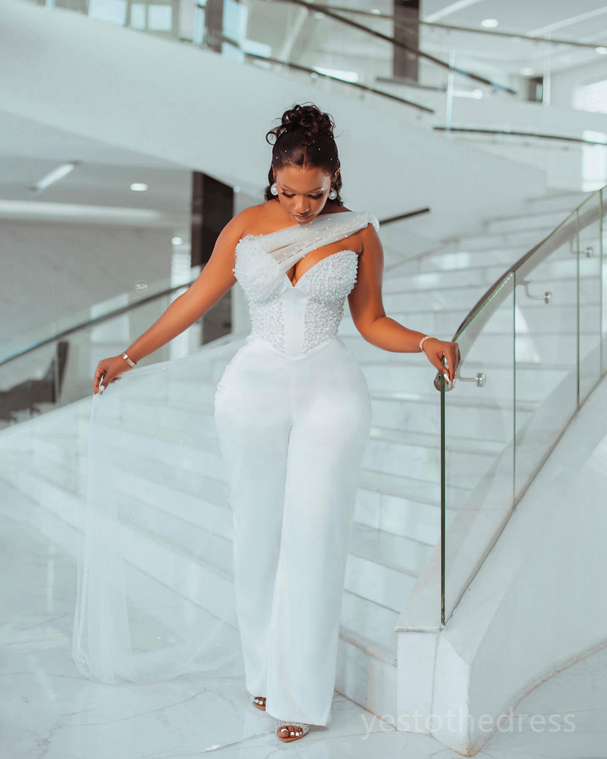 2024 Plus Size One-Piece White Jumpsuits Prom Dresses for Black Women One Shoulder Pearls Decorated Sexy Birthday Party Dress Second Reception Gown En