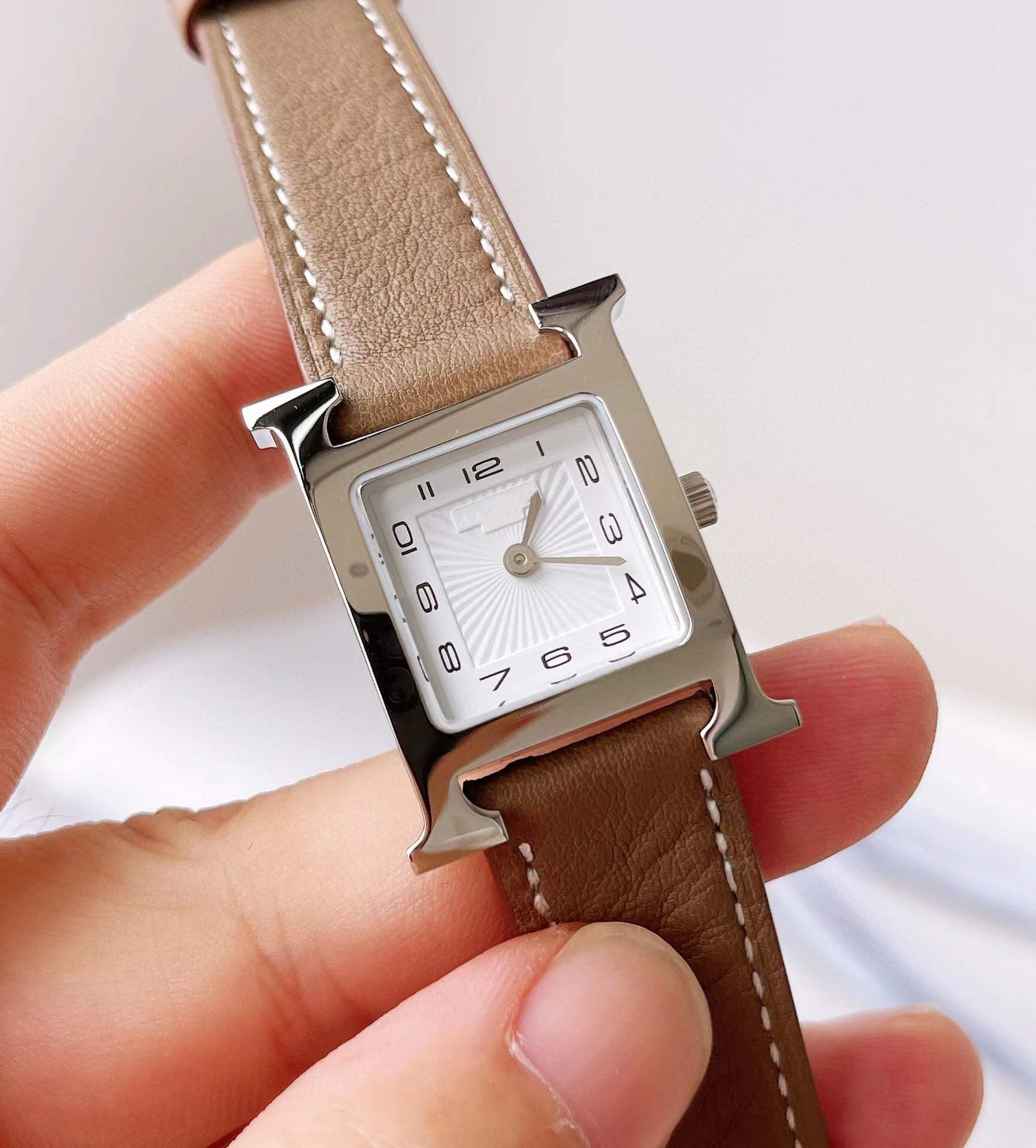 Vintage Genuine Leather Quartz Watch Female Sapphire Crystal Glass WristWatch Silver Square Bezel Number Digital Sign Logo Heure Women Watches 21mm