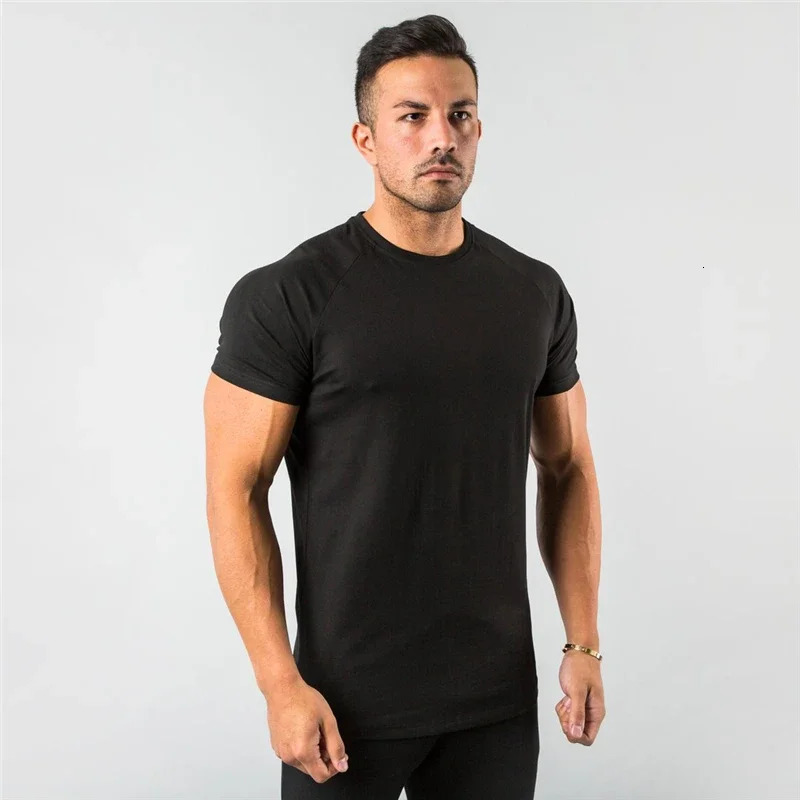 Stylish Plain Tops Fitness Mens T Shirt Short Sleeve Muscle Joggers Bodybuilding Tshirt Male Gym Clothes Slim Fit Tee Shirt 240409