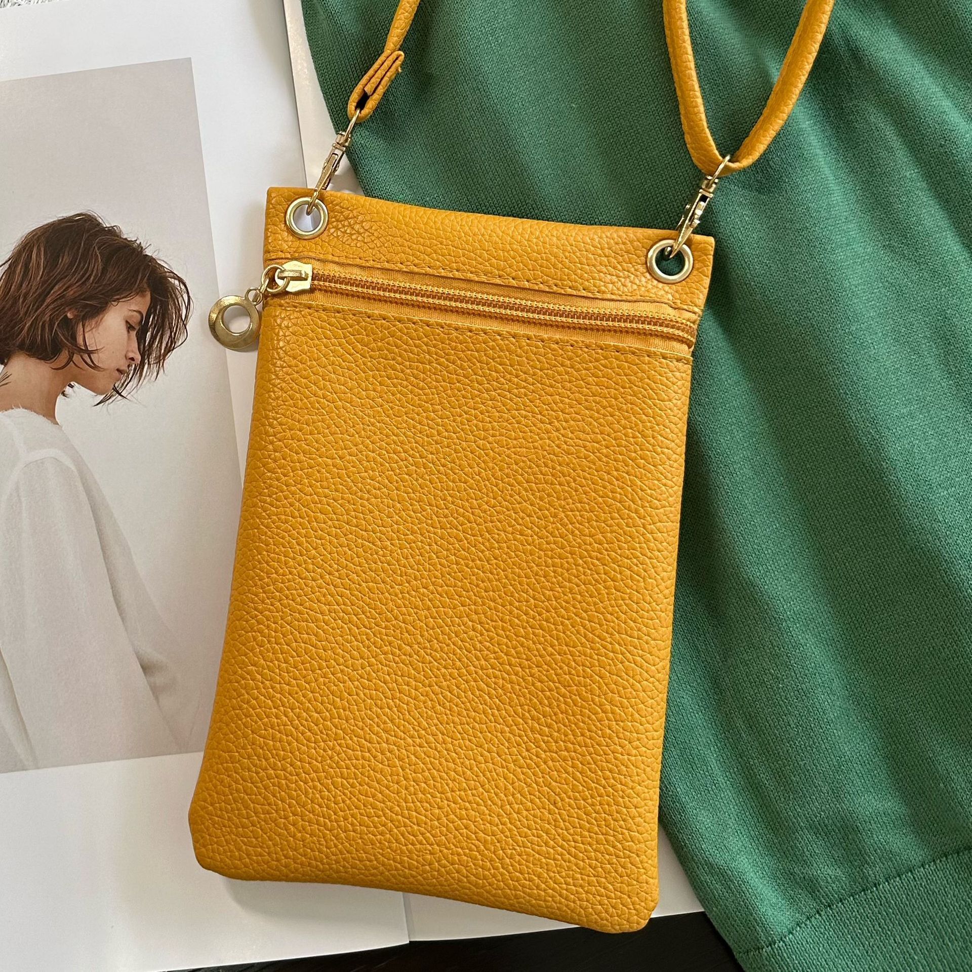 Litchi patterned mobile phone bag 2023 ladies handbag Sweet bag Womens shoulder bag Everyday versatile crossbody bag