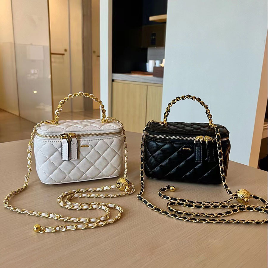 Cosmetic Bags Makeup Bag 16cm Fashion Womens Shoulder Leather Diamond Check Silver Hardware Metal Clasp Luxury Handbag Matelasse Chain