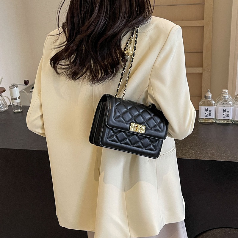 Lingge Fashion Versatile Chain Crossbody Bag Single Shoulder Underarm Bag.