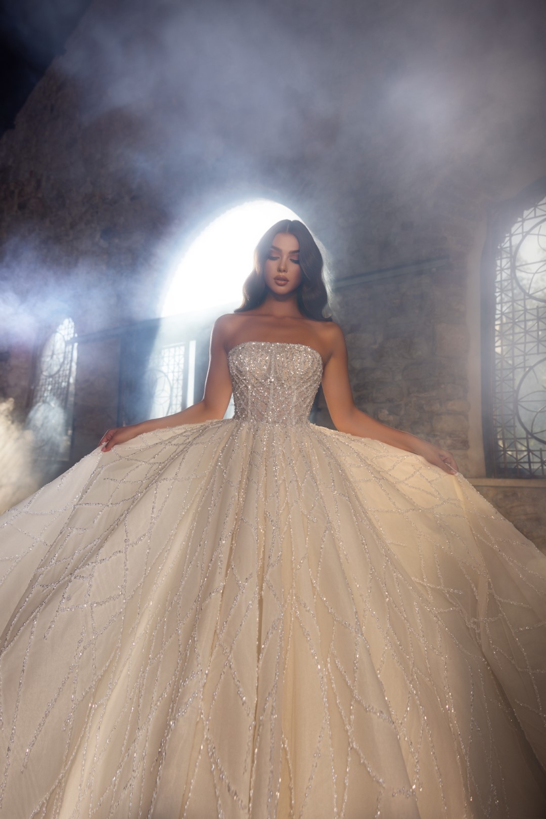 2024 New Arrival Off Shoulder Strapless Ball Gown Wedding Dress Delicate Beading Pearls Lace Shiny Bridal Gowns