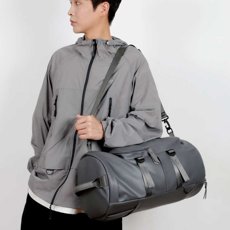 Fashionable membrane outdoor travel bag, hand-held large capacity dry wet separation fitness bag, lightweight and simple double back luggage bag
