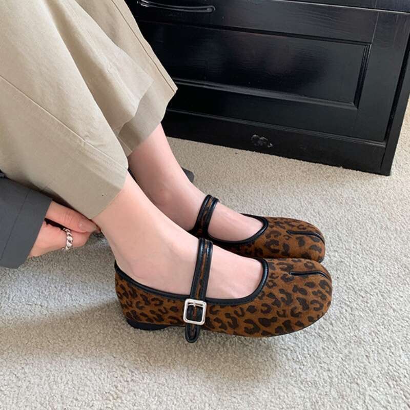 Bailamos Brand Split Toe Flat Shoes Women Casual Loafer Soft Moccasin Fashion Tabi Ninja Mary Jane single shoes Female Muj