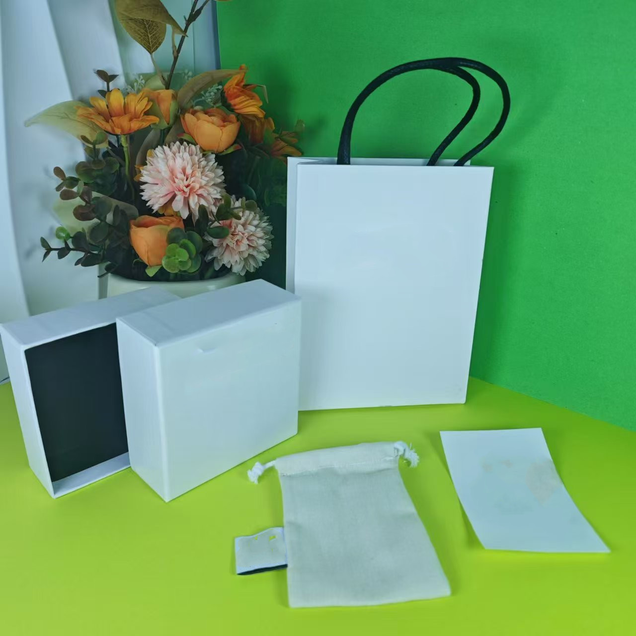 Wholesale of new luxury brand jewelry earrings, necklaces, bracelets, brooches, rings, packaging boxes, and original high-end exquisite gift boxes