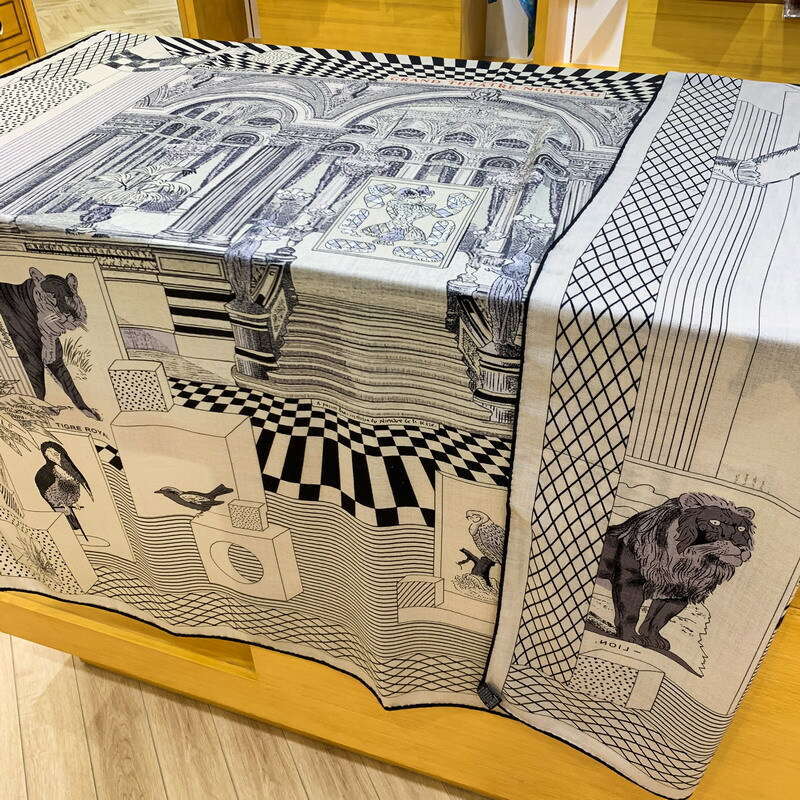 New opera house high-end temperament double-sided dual color printed large autumn and winter warm silk wool scarf shawl women's batch 666666