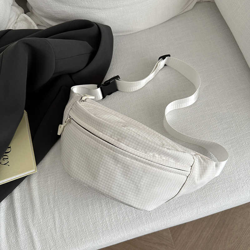 Bag for women 2024 winter new item, niche simple crossbody bag, fashionable and stylish waist bag, casual commuting chest bag