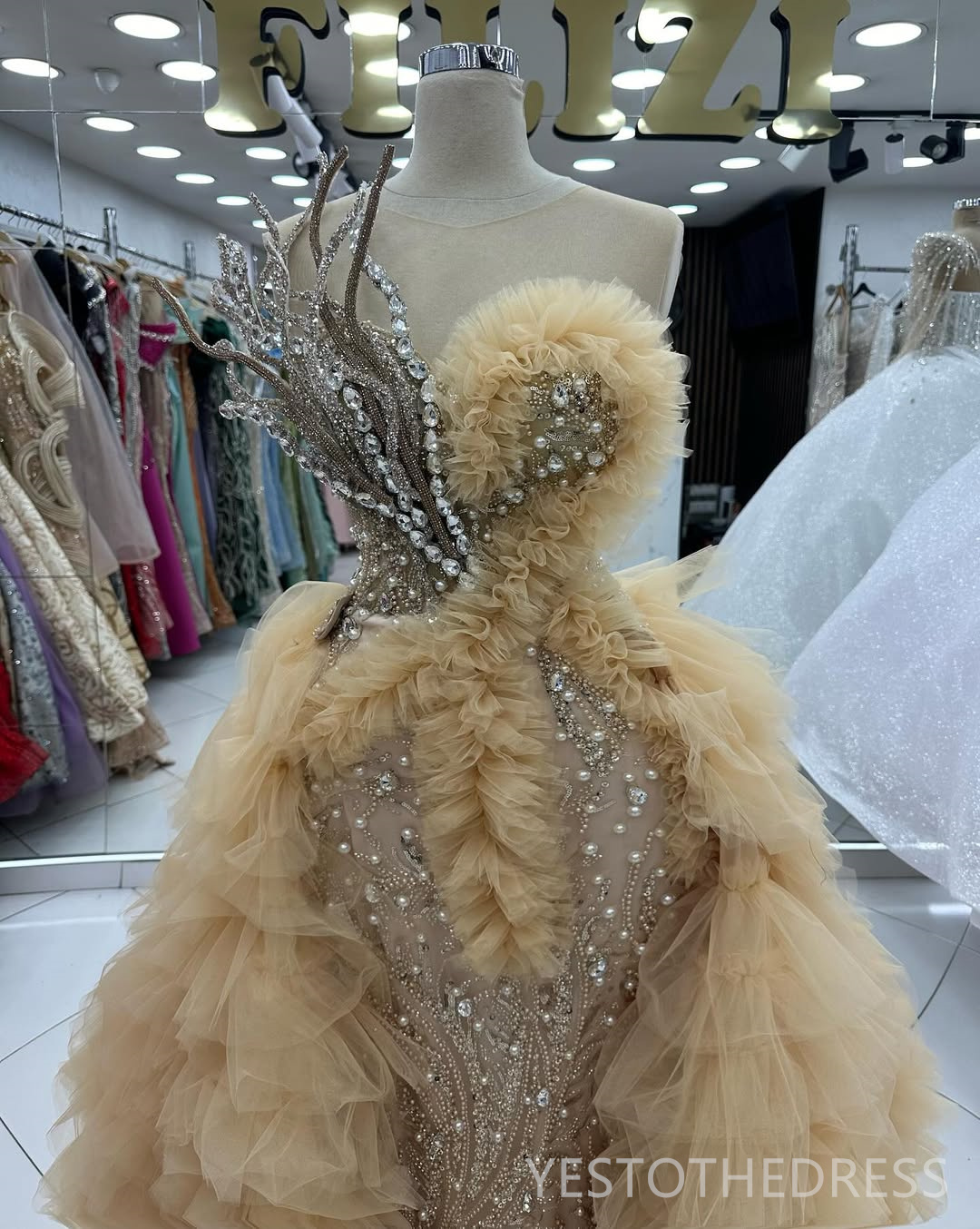 2025 Plus Size Champagne Prom For Special Ocns Evening Dresses Detachable Train Beaded Lace Rhies Birthday Dress Second Reception Gowns AM1833