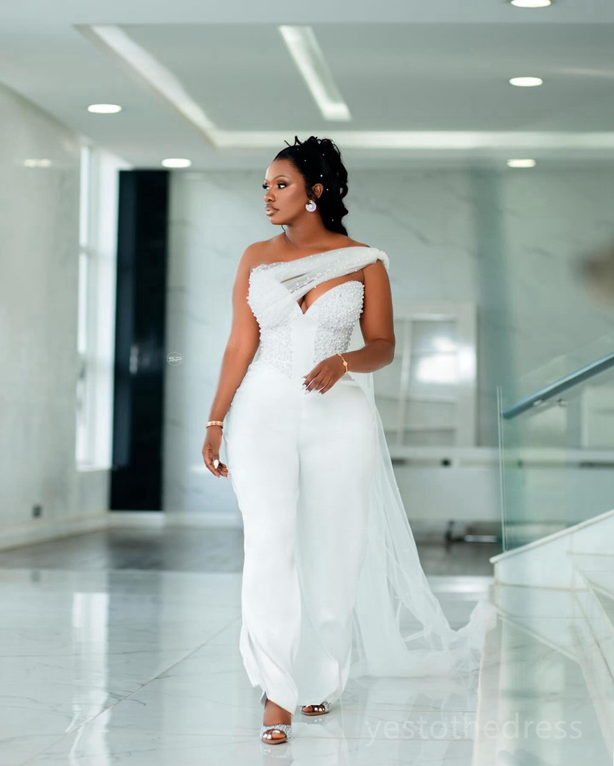 2024 Plus Size One-Piece White Jumpsuits Prom Dresses for Black Women One Shoulder Pearls Decorated Sexy Birthday Party Dress Second Reception Gown En