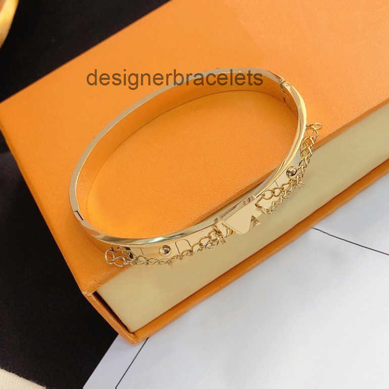 Designer Jewelrys Designer Bangles Bangle Luxury Charm Bracelets Women Pendant 18K Gold Plated Stainless steel Wristband Cuff Fashion Accessories Letter