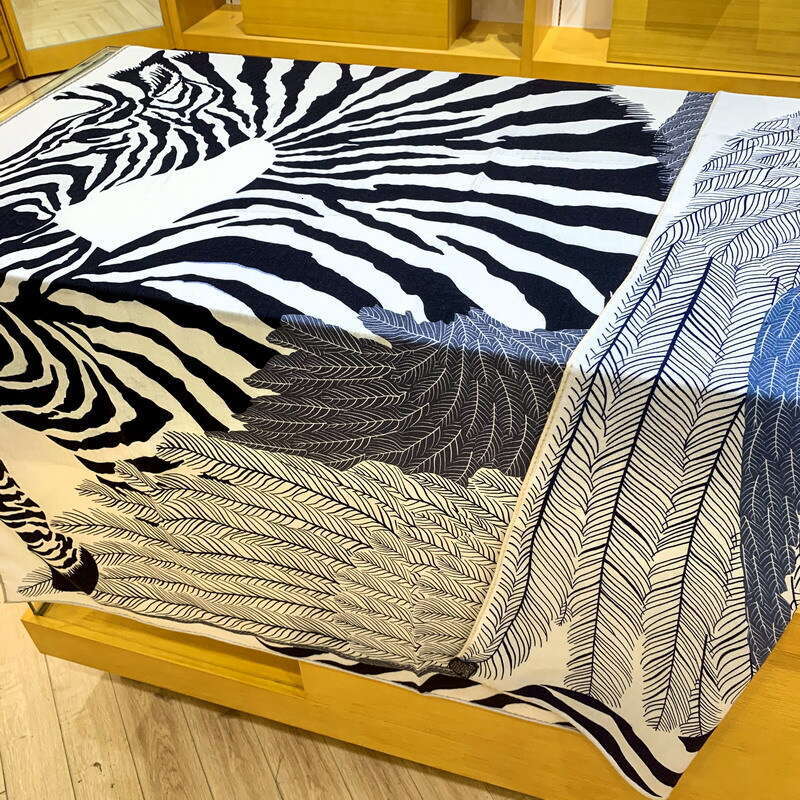 New Zebra Peg Double sided Different Color for Women's Autumn and Winter Warm Silk Wool shawl Scarf