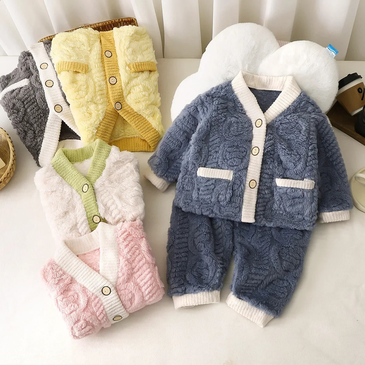 Childrens Pajama Set Winter Baby Plush Thick Pajama Suitable for Children and Girls Pajamas Warm Boys and Girls Underwear Youth Clothing Set 241118