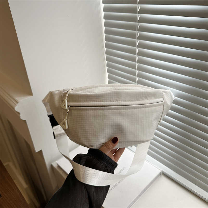 Bag for women 2024 winter new item, niche simple crossbody bag, fashionable and stylish waist bag, casual commuting chest bag