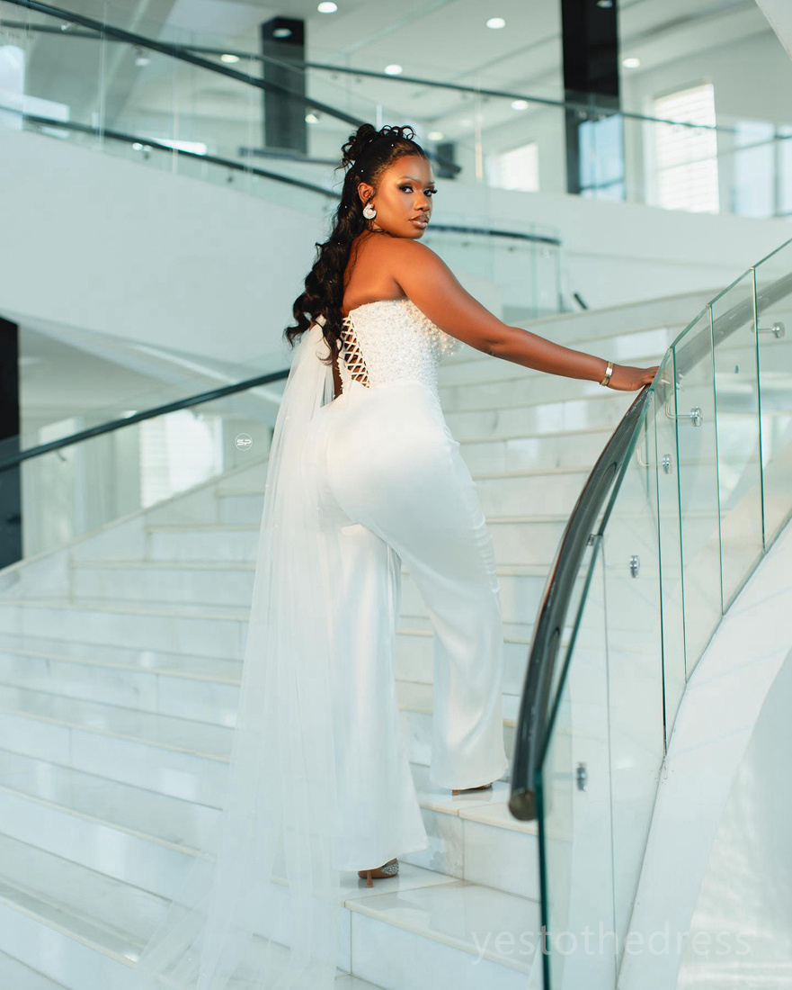 2024 Plus Size One-Piece White Jumpsuits Prom Dresses for Black Women One Shoulder Pearls Decorated Sexy Birthday Party Dress Second Reception Gown En