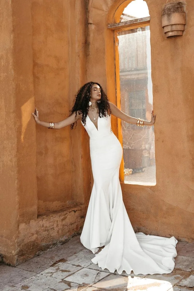 Deep V Neck Elegant Satin Mermaid Wedding Dresses Boho Simple Minimalist Lace Court Train Sexy Backless Bride Fashion Robes de Mariee YD