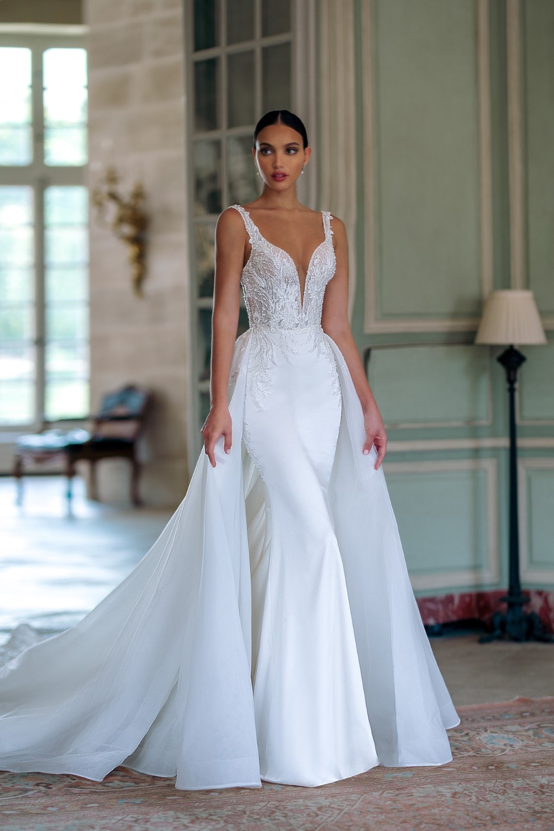 Pearls Beauty Beading Embroidery Lace V-Neck Mermaid Wedding Dress With Spaghetti Straps Backless Trumpet Bridal Gowns