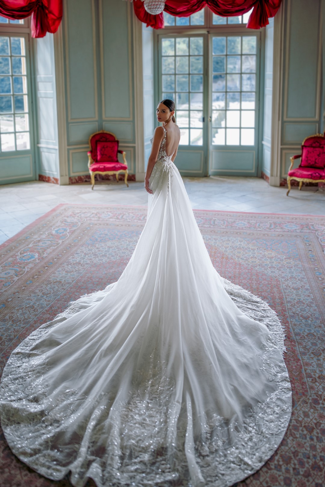 Pearls Beauty Beading Embroidery Lace V-Neck Mermaid Wedding Dress With Spaghetti Straps Backless Trumpet Bridal Gowns
