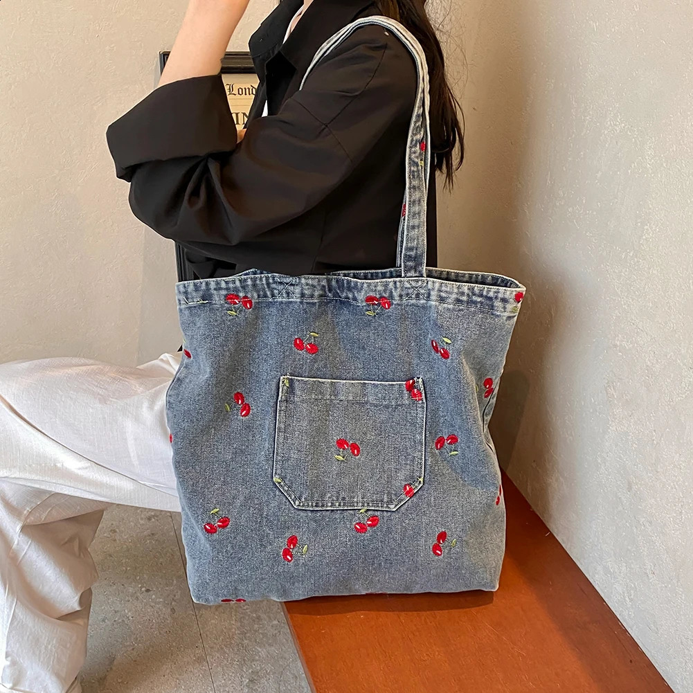 Denim Cherry Tote Bag Women Aesthetic Tote Handbag Purse for Women Cute Retro Shoulder Bag Female Large Capacity Shopping Bag 241118