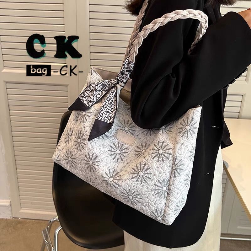 leisure CUVEA KORRES New Large Capacity Red New Fashion Winter Single Shoulder trend Leisure Multi functional Commuter Handbag Designer Bag