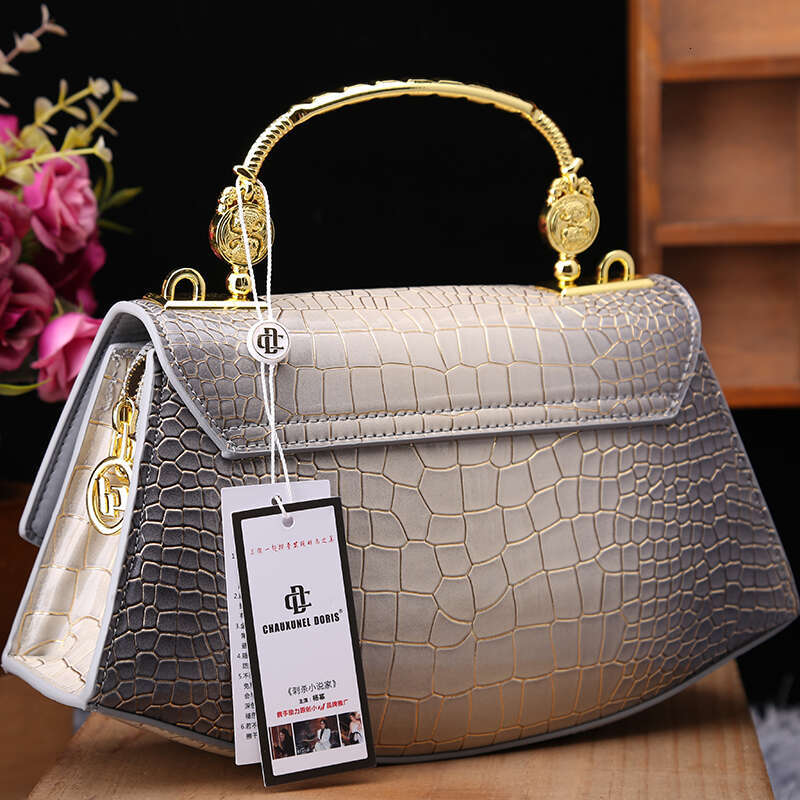 Fashion Genuine Leather Women's Handbags 2025 New Crocodile Pattern Shoulder Messenger Bag Small Portable Saddle Bags
