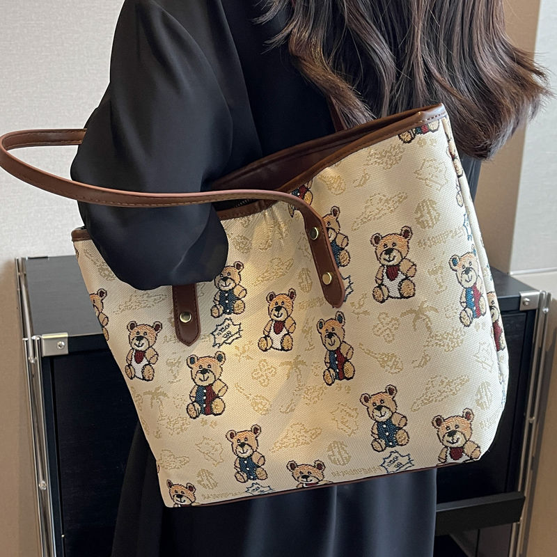 trend Women s Winter New Korean Edition Large Capacity Shoulder leisure Bear Printed Outdoor Handbag Commuter Bag Designer Bag