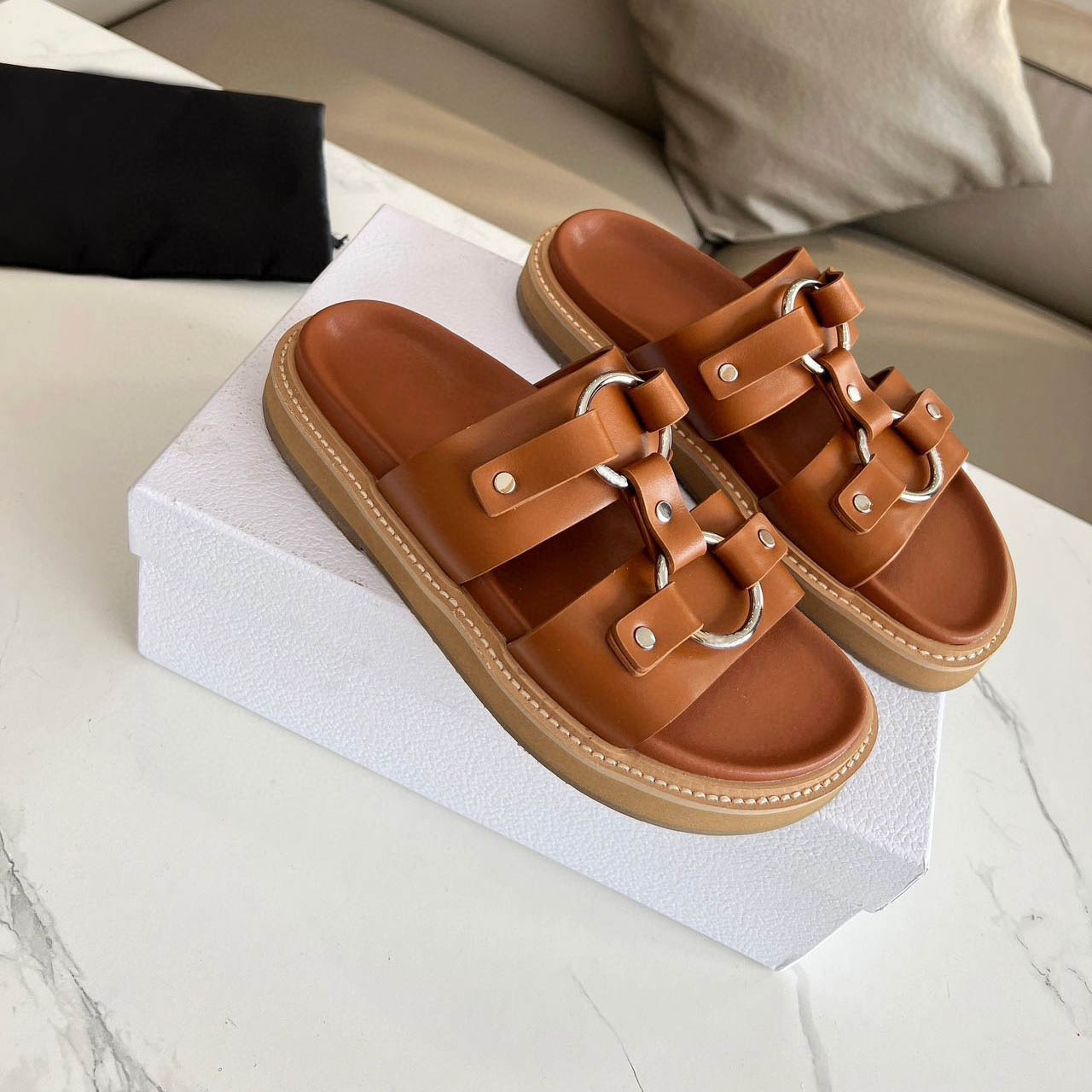 Designer Sandals Women Loafer Golden Chain Slippers Slides Crystal Calf Leather Casual Shoes Quilted Platform Summer Beach Casual Rubber Sole