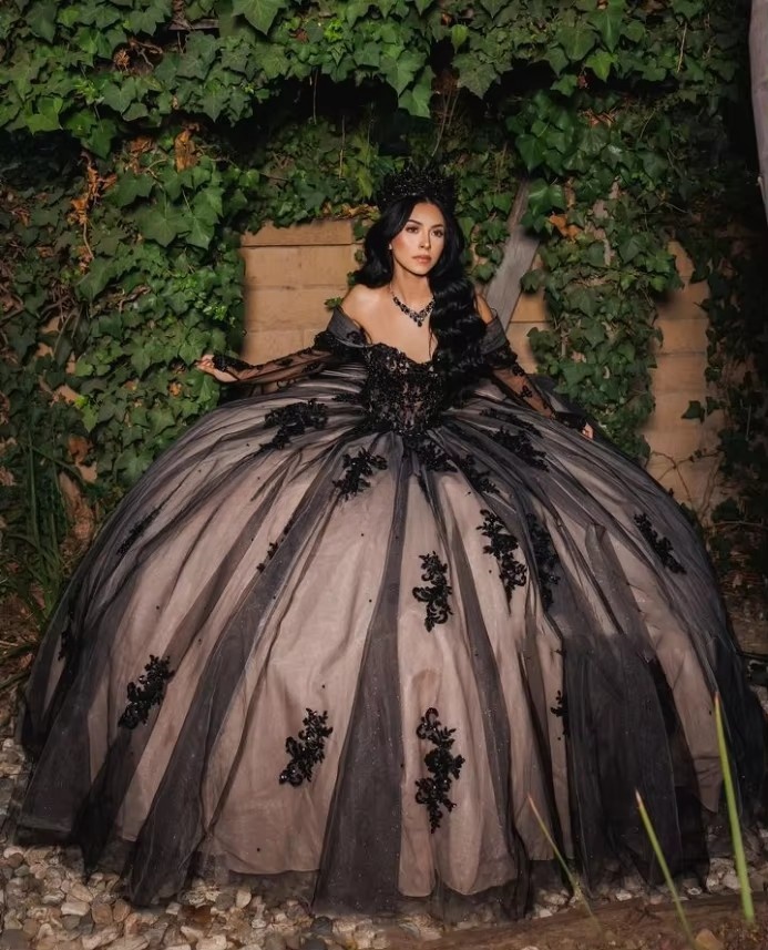 Tulle Quinceanera Dress Off Shoulder Lace Appliques Chapel Train Customised - Delicate Princess Gowns For 2024