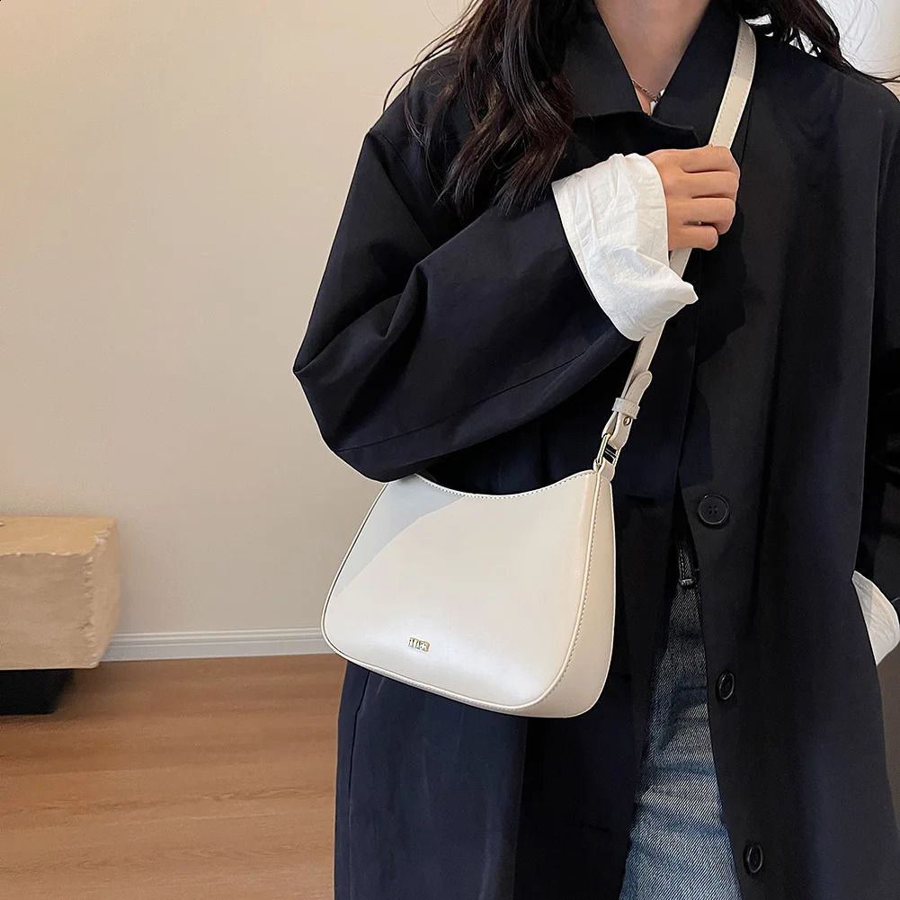 Red Shoulder Bag Women PU Leather Vintage Handbag Purse for Women Fashion Stylish Armpit Bag Vintage Crossbody Messenger Bag 241122