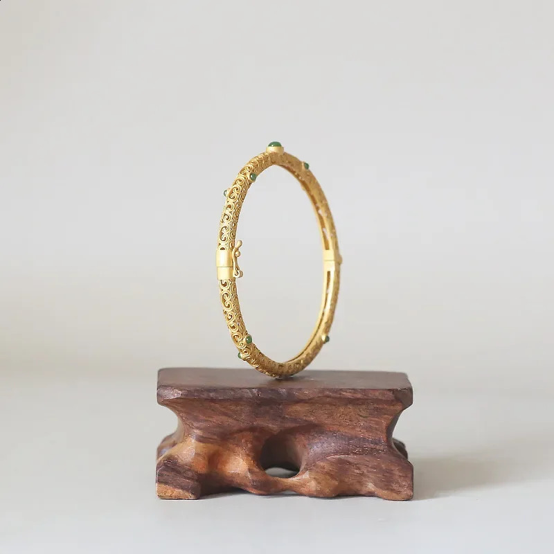 Vintage exquisite carved gold hollow bracelet suitable for women. Traditional Chinese ancient jewelry inlaid with jade bracelet 241119