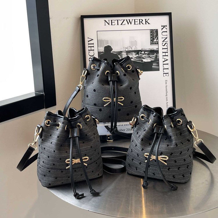 New winter bucket bag fashionable versatile portable high end cross border leisure trend Korean version Instagram autumn niche single shoulder designe