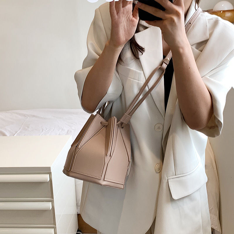 New fashion trend drawstring bucket bag leisure trend high end handbag designer crossbody bag shoulder bag