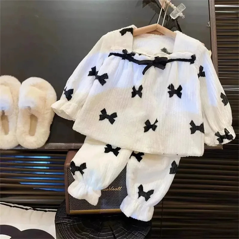 Childrens Fashion Long Sleeve Coral Plush Pajama Set Soft Autumn/Winter Girls Warm Home Fur Two Piece Set 241118