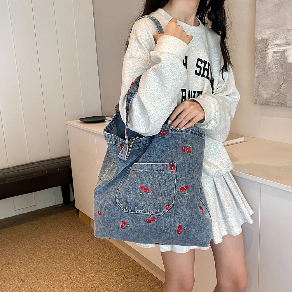 Denim Cherry Tote Bag Women Aesthetic Tote Handbag Purse for Women Cute Retro Shoulder Bag Female Large Capacity Shopping Bag 241118