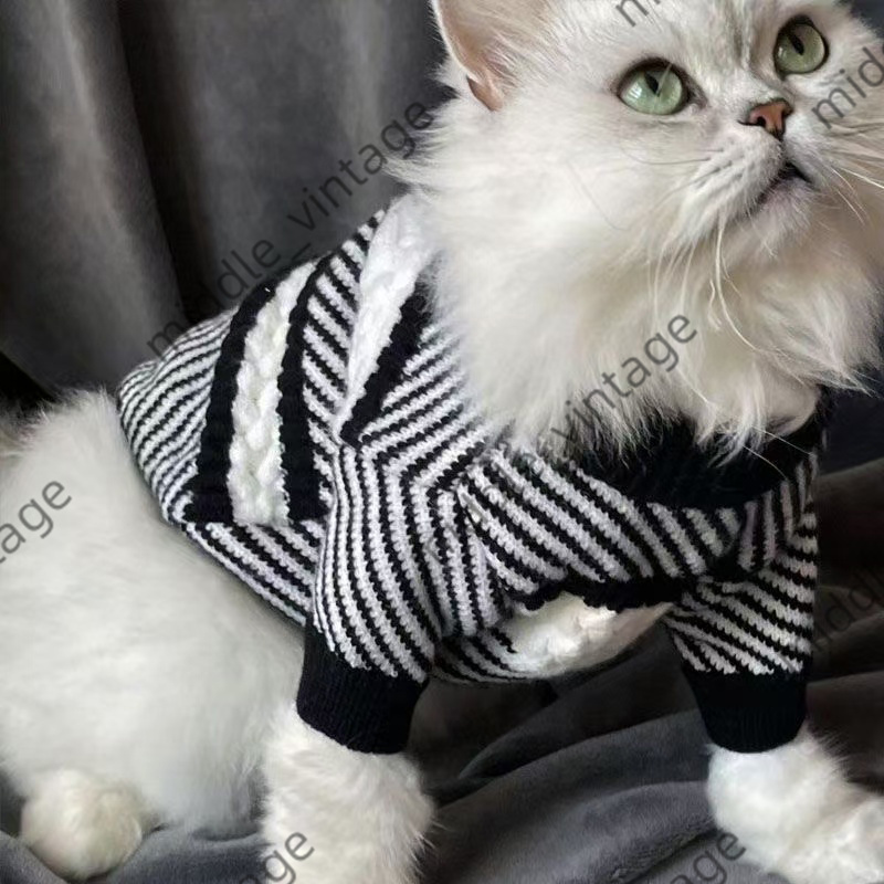 Fashionable Pet Knitted Sweaters Designer Dog Clothing Outdoor Companion Cat Clothes For Small And Medium Dogs