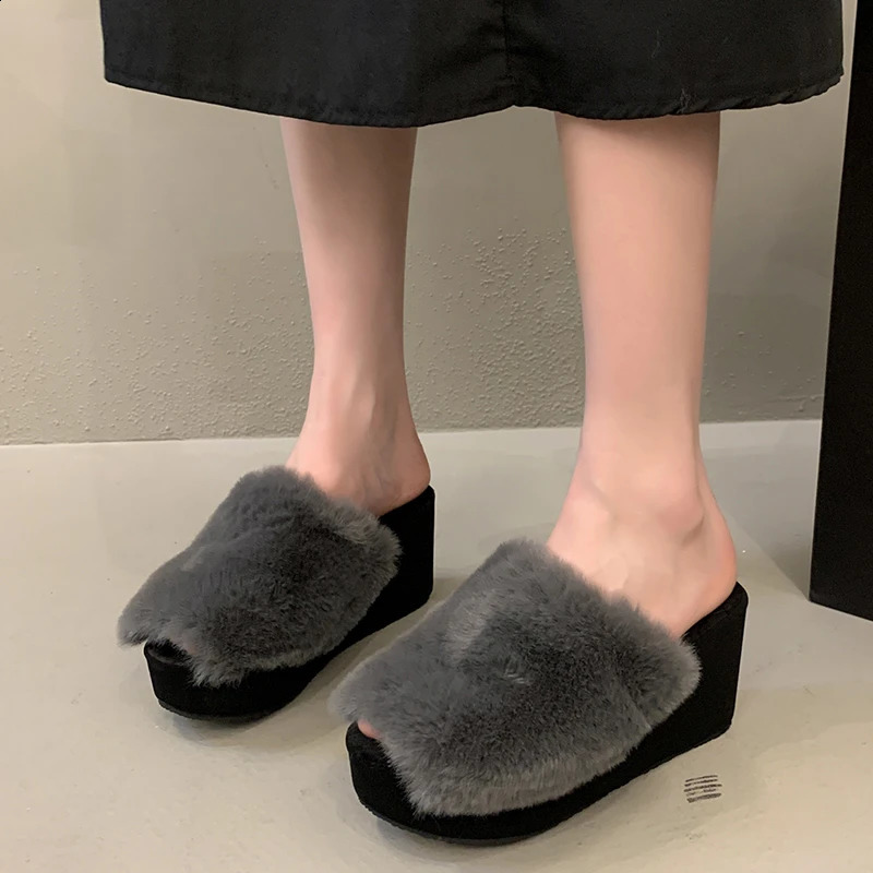 Winter Womens Fashion Fluffy Plush Platform Slippers Womens IndoorOutdoor Wedge Shoes Thick Sole Slippers 241118