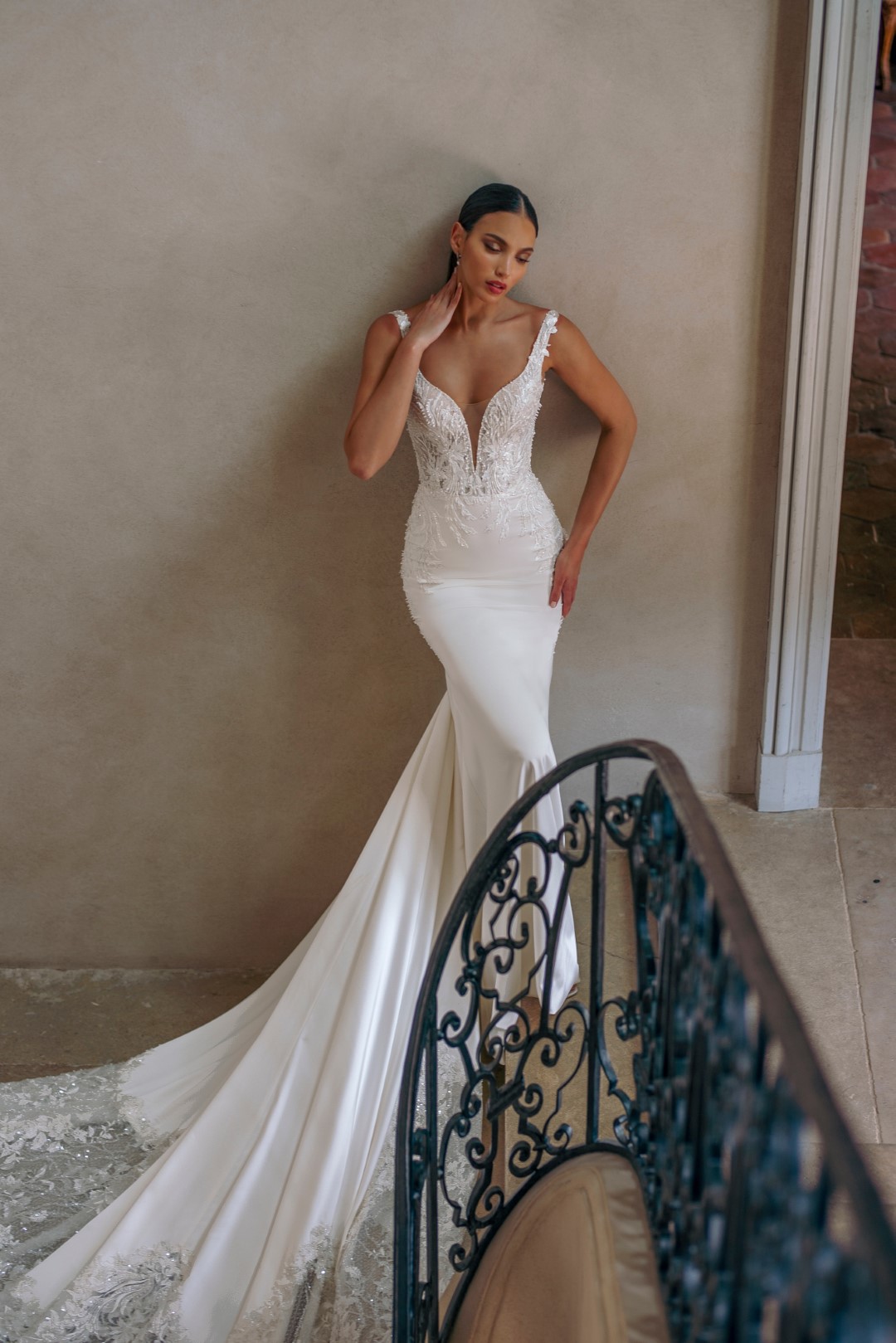 Pearls Beauty Beading Embroidery Lace V-Neck Mermaid Wedding Dress With Spaghetti Straps Backless Trumpet Bridal Gowns