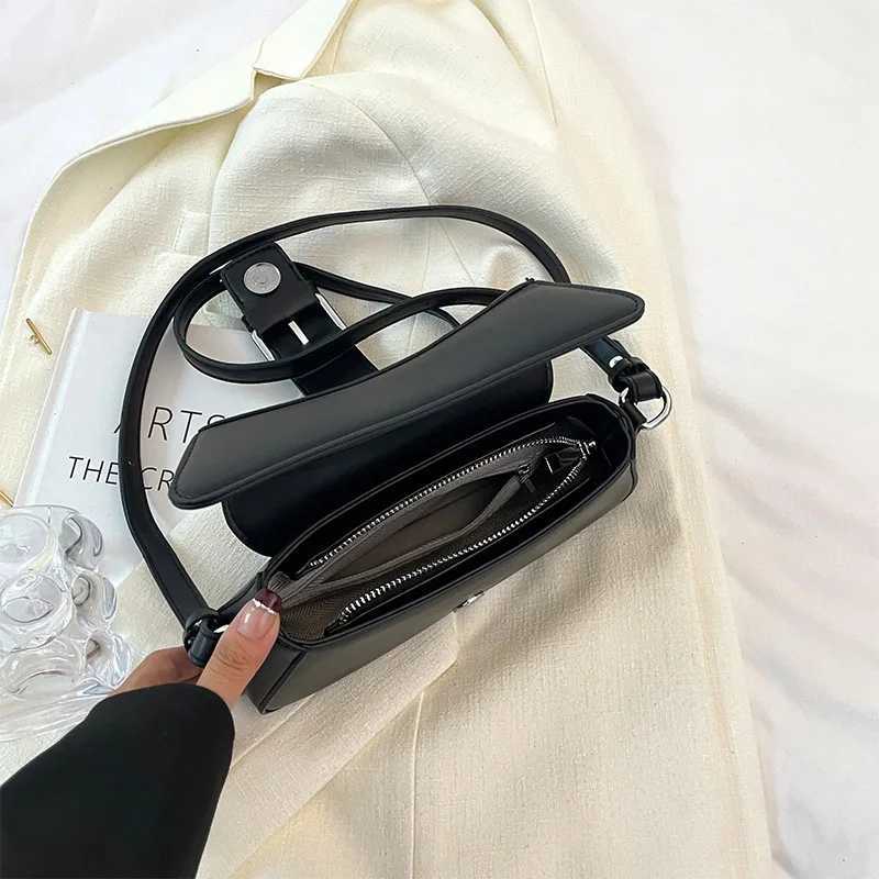 Solid color leather cross body bag suitable for luxury brand underwear and shoe bags fashionable designer handbags and wallets Y250318