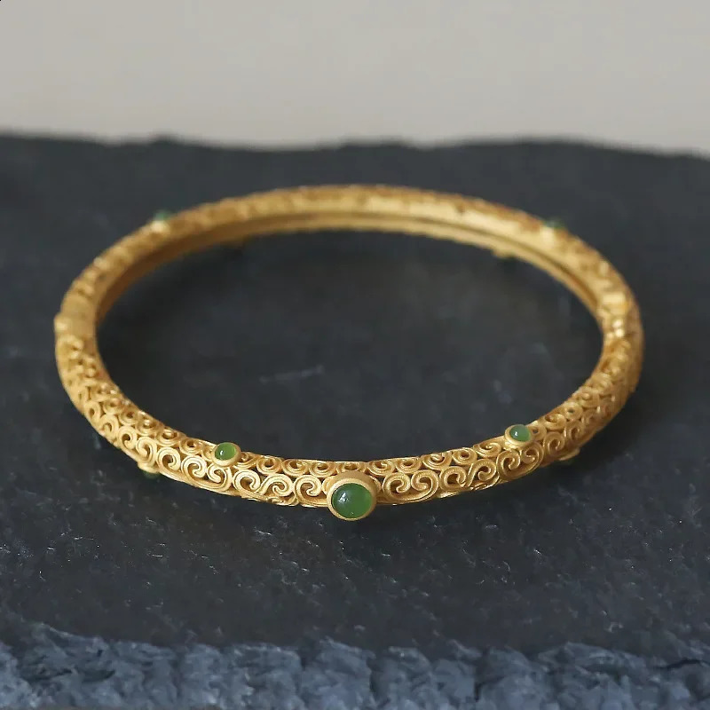 Vintage exquisite carved gold hollow bracelet suitable for women. Traditional Chinese ancient jewelry inlaid with jade bracelet 241119