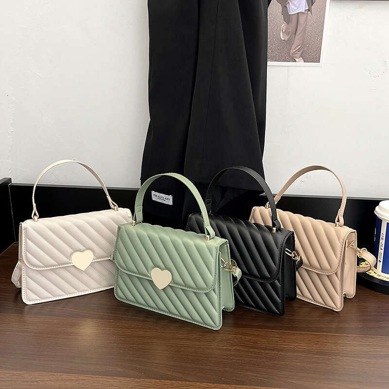 2025 Fashion PU Heart-shaped Metal Buckle Decoration Lady Handbag With Adjustable Strap Women Shoulder Bag For Commute Shopping