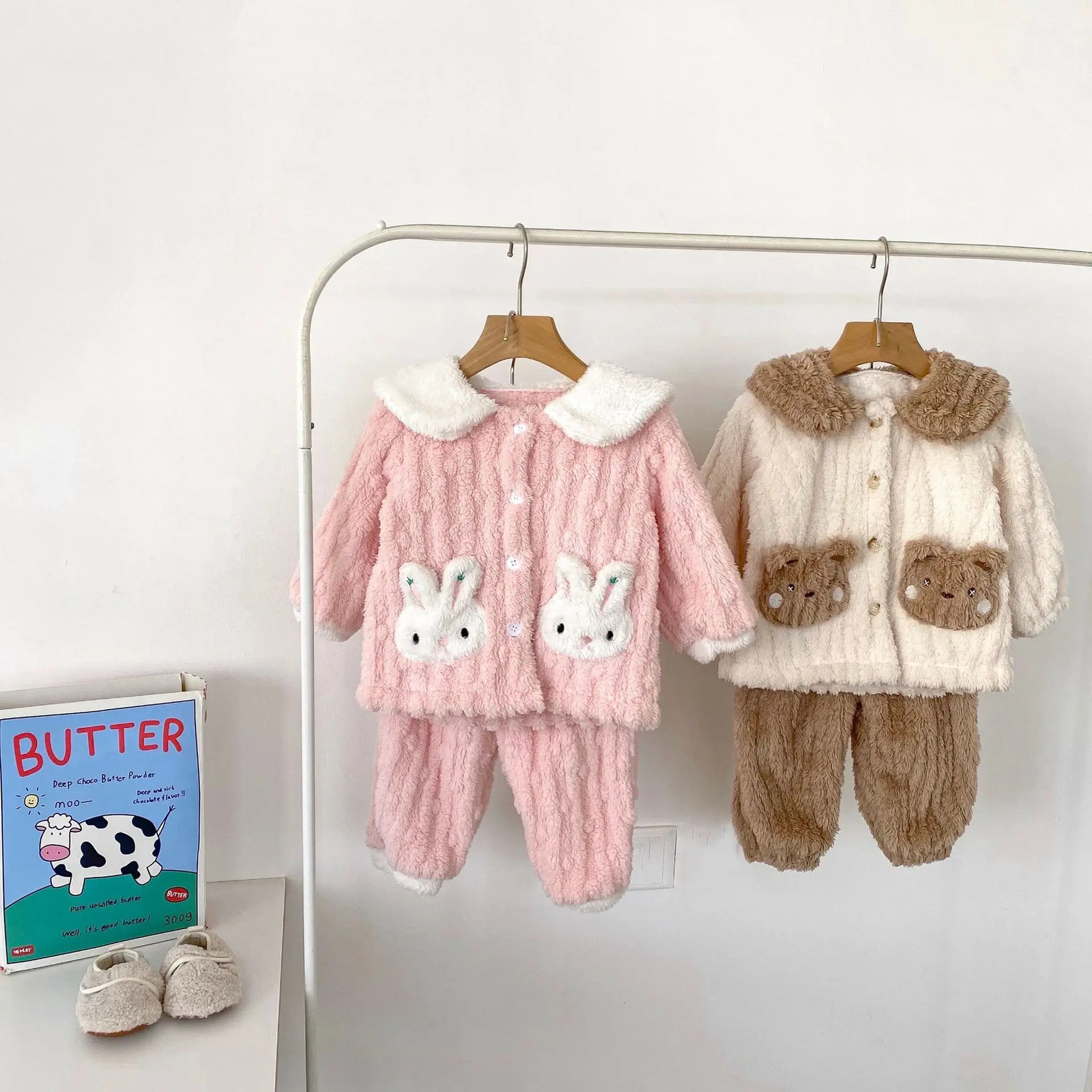 Winter Childrens and Girls Cartoon Pajama Set with Velvet Warmth Baby Girls Family Clothing Childrens Two Piece Pajama Set 241118