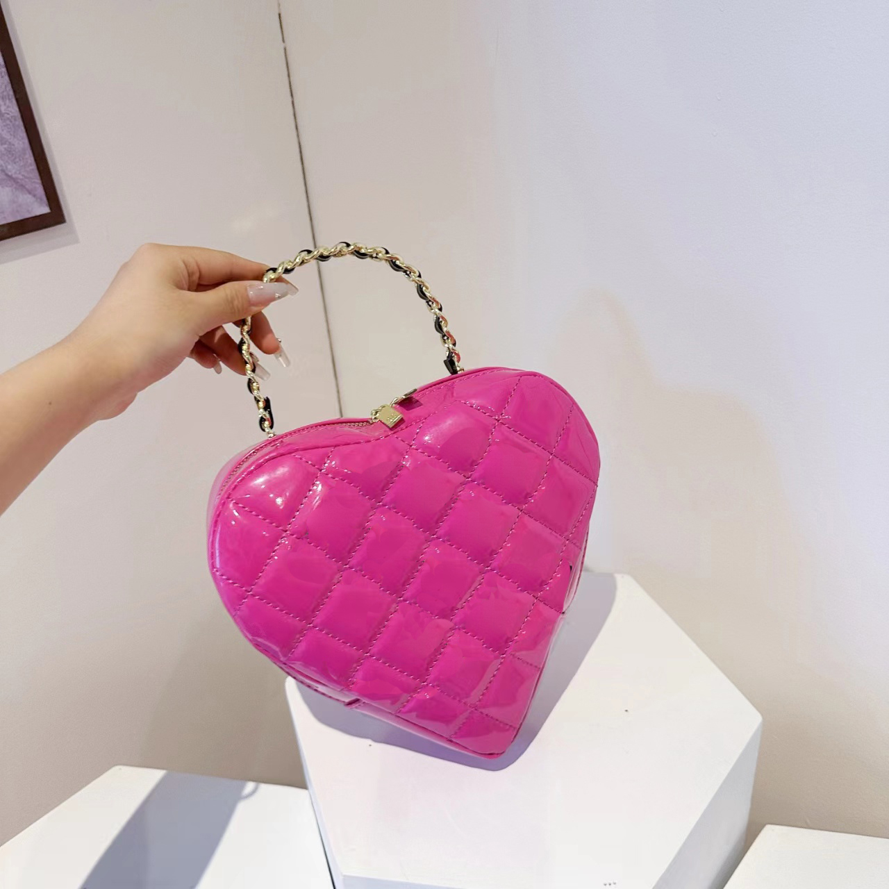 Retro Bag Mirror Quality Core Pink Heart Handbag Girl Purse Patent Calfskin Designer Clutch Bag Box B21
