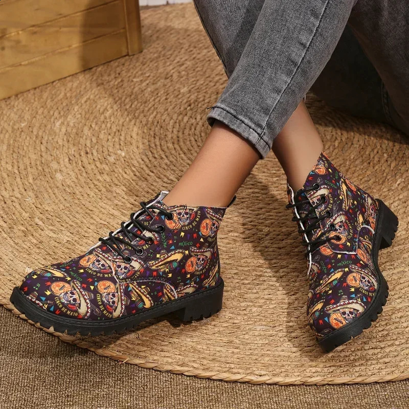 Woman Lace-up Short Leather Boots Fashion Platform Shoes Trend Punk Leather Fashion Christmas Print Botas Plus Size 42 241118