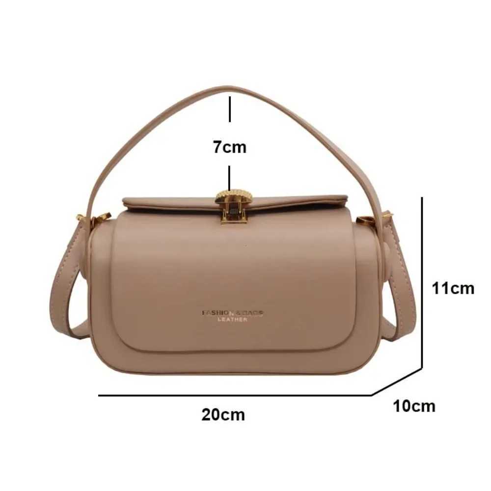 Classic Black Shoulder Bag Womens Versatile Retro Crossbody Square Bags 2024 New Large Capacity Texture Leather Flip Bag Y250320